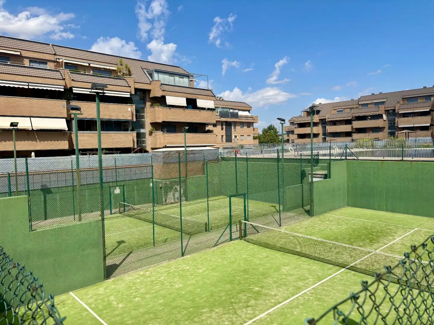 Vista exterior de Pis en venda en Las Rozas de Madrid amb Aire condicionat, Terrassa i Balcó