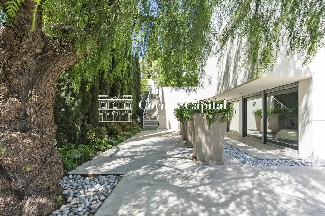 Vista exterior de Casa o xalet en venda en Barcelona amb Aire condicionat, Calefacció i Jardí privat