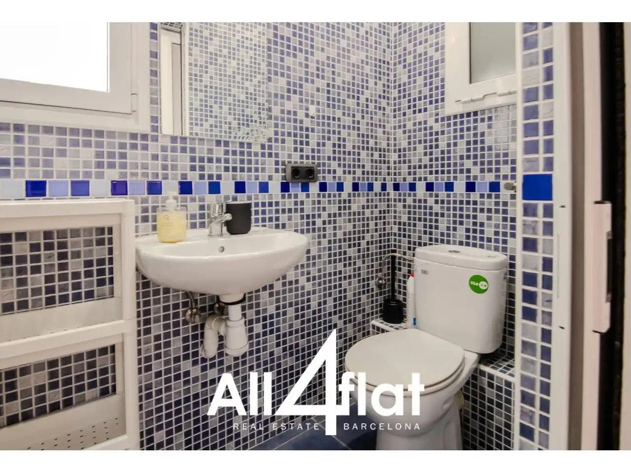 Bathroom of Flat for rent in Barcelona  with Heating, Parquet flooring and Furnished