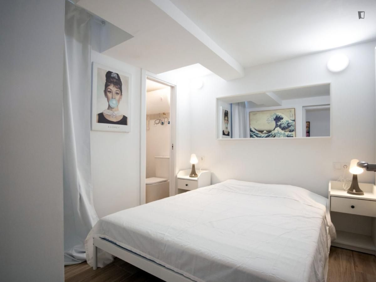 Habitación de Apartamento de alquiler en  Madrid Capital con Amueblado, Lavadora y Microondas