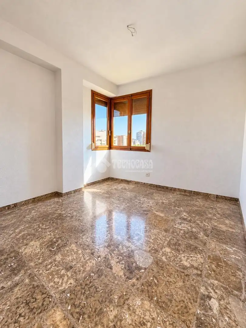 Habitación de Piso en venta en Alicante / Alacant con Terraza