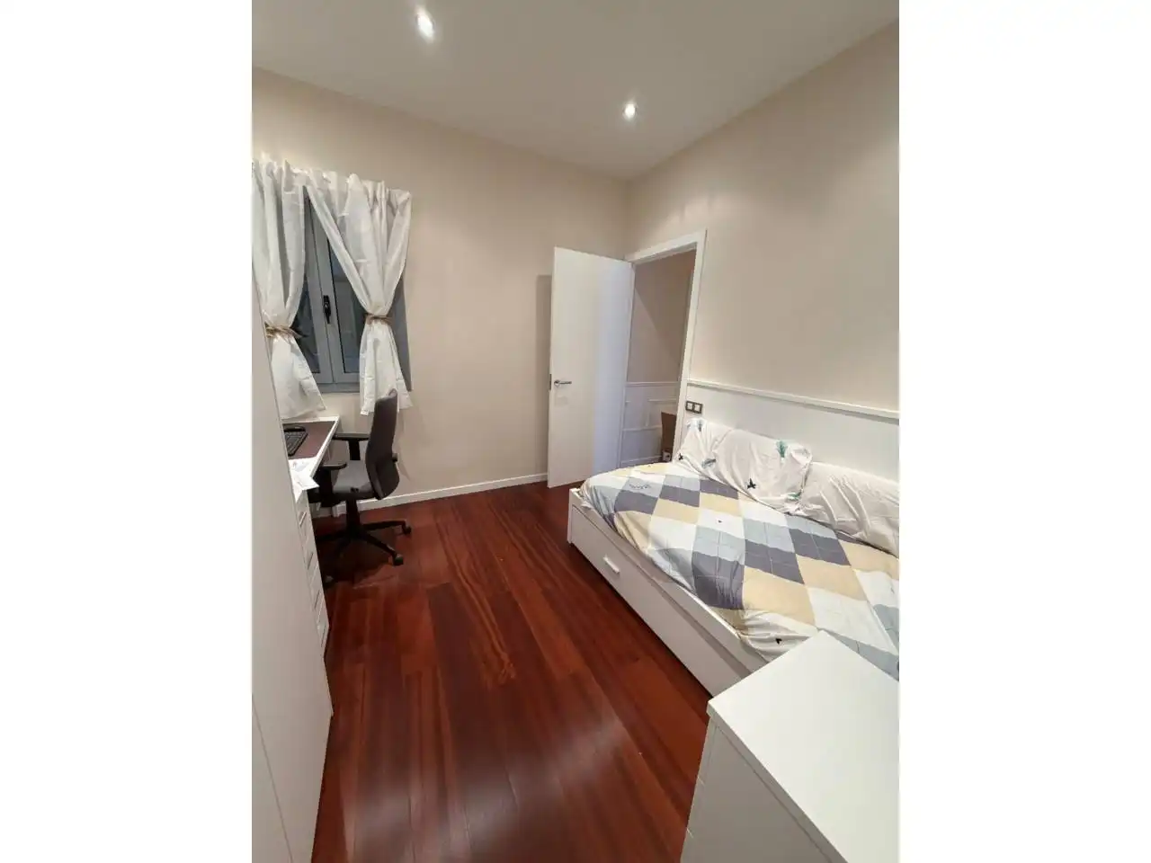 Habitación de Piso en venta en Barcelona con Aire acondicionado, Calefacción y Balcón