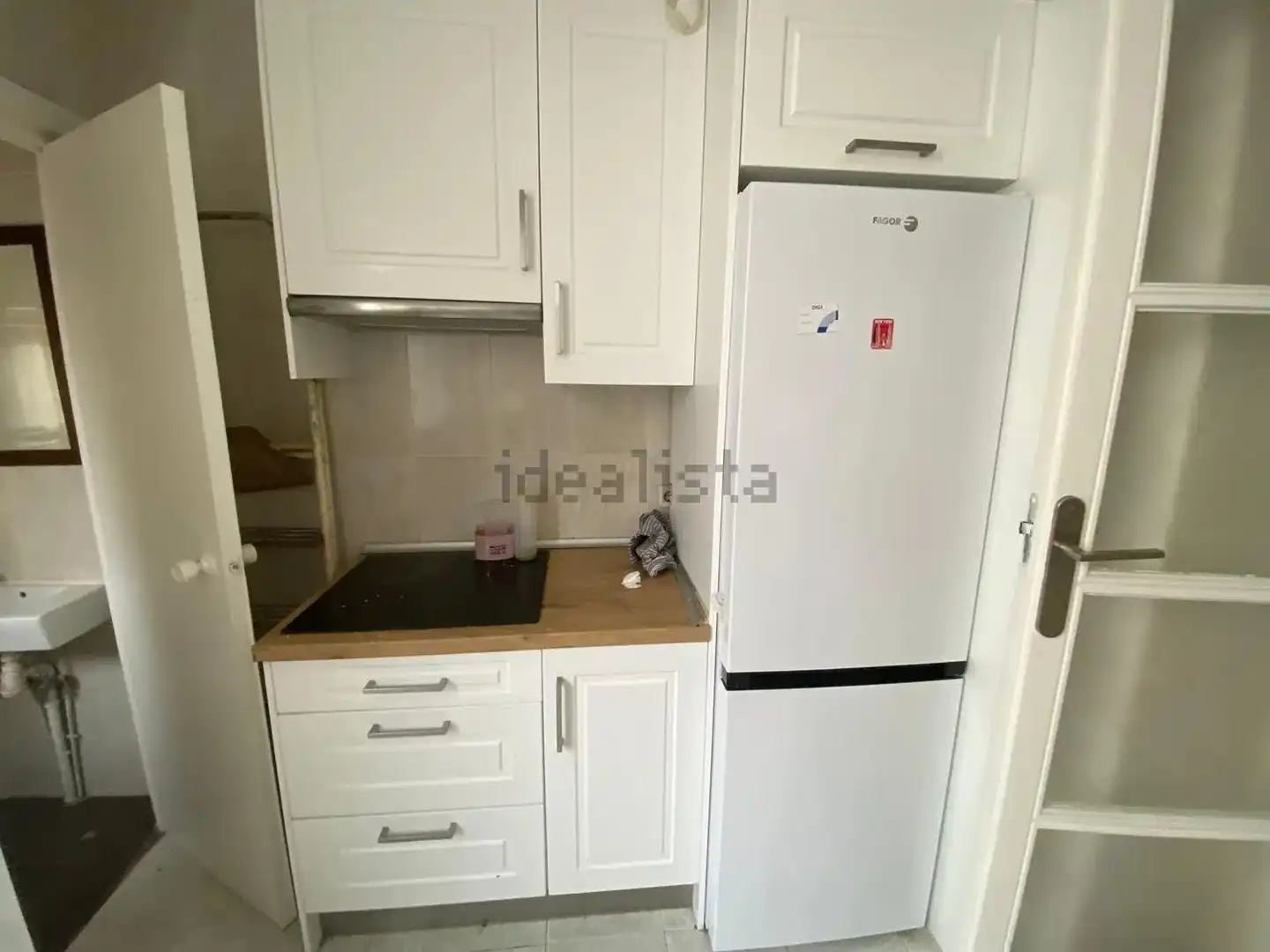 Cuina de Pis de lloguer en Madrid amb Aire condicionat, Calefacció i Moblat