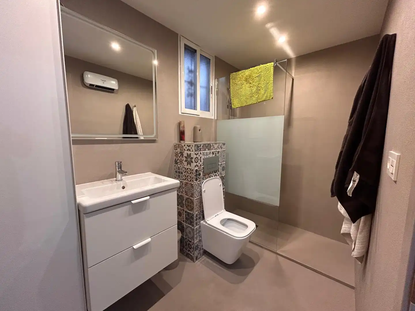 Bathroom of Flat for sale in Dolores  with Air Conditioner, Terrace and Furnished