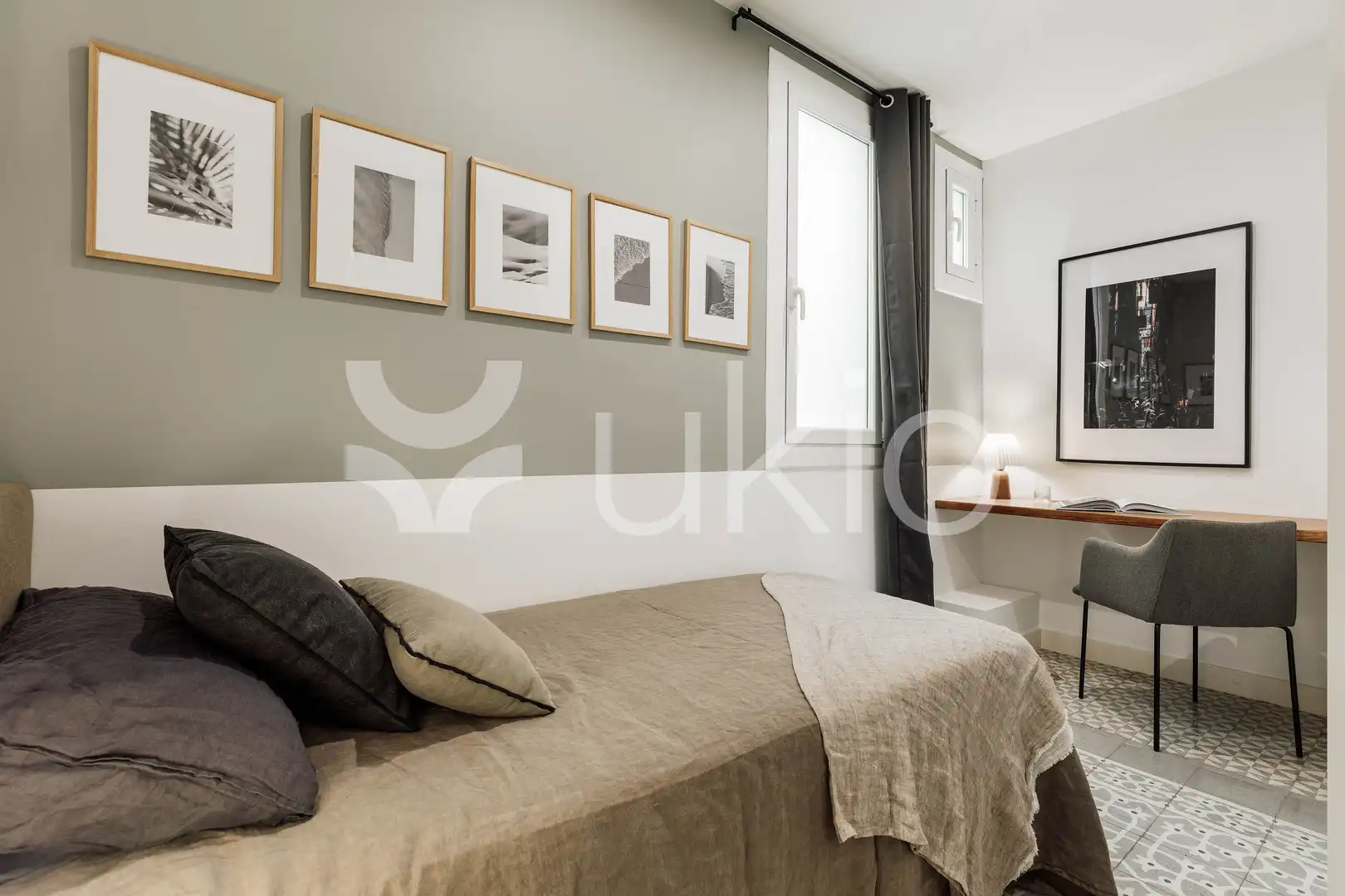 Dormitori de Apartament de lloguer en Barcelona amb Aire condicionat, Calefacció i Moblat