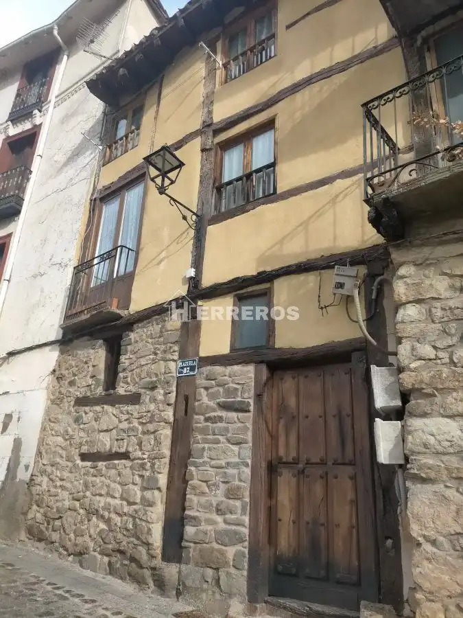 Vista exterior de Casa o xalet en venda en Cabezón de Cameros amb Calefacció, Traster i Moblat
