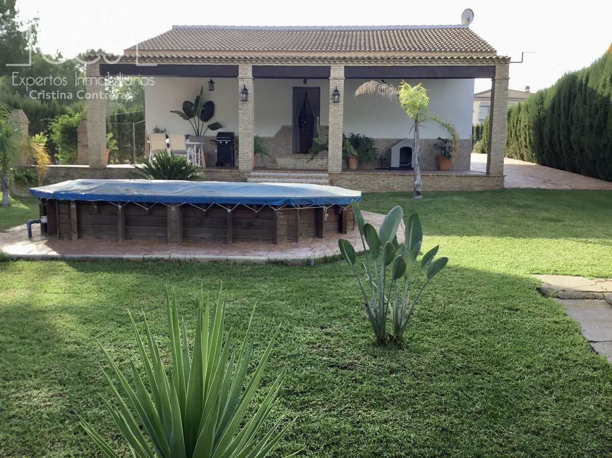 Schwimmbecken von Country house zum Verkauf in Hinojos mit Klimaanlage, Abstellraum und Schwimmbad