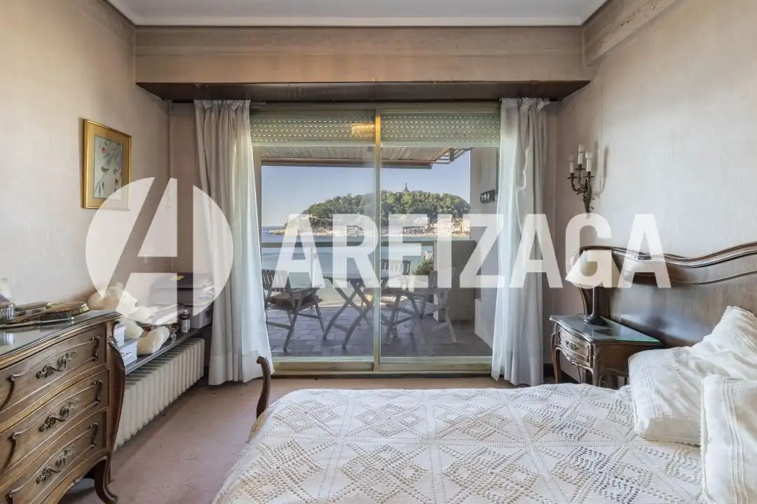 Habitación de Piso en venta en Donostia - San Sebastián  con Calefacción, Terraza y Balcón