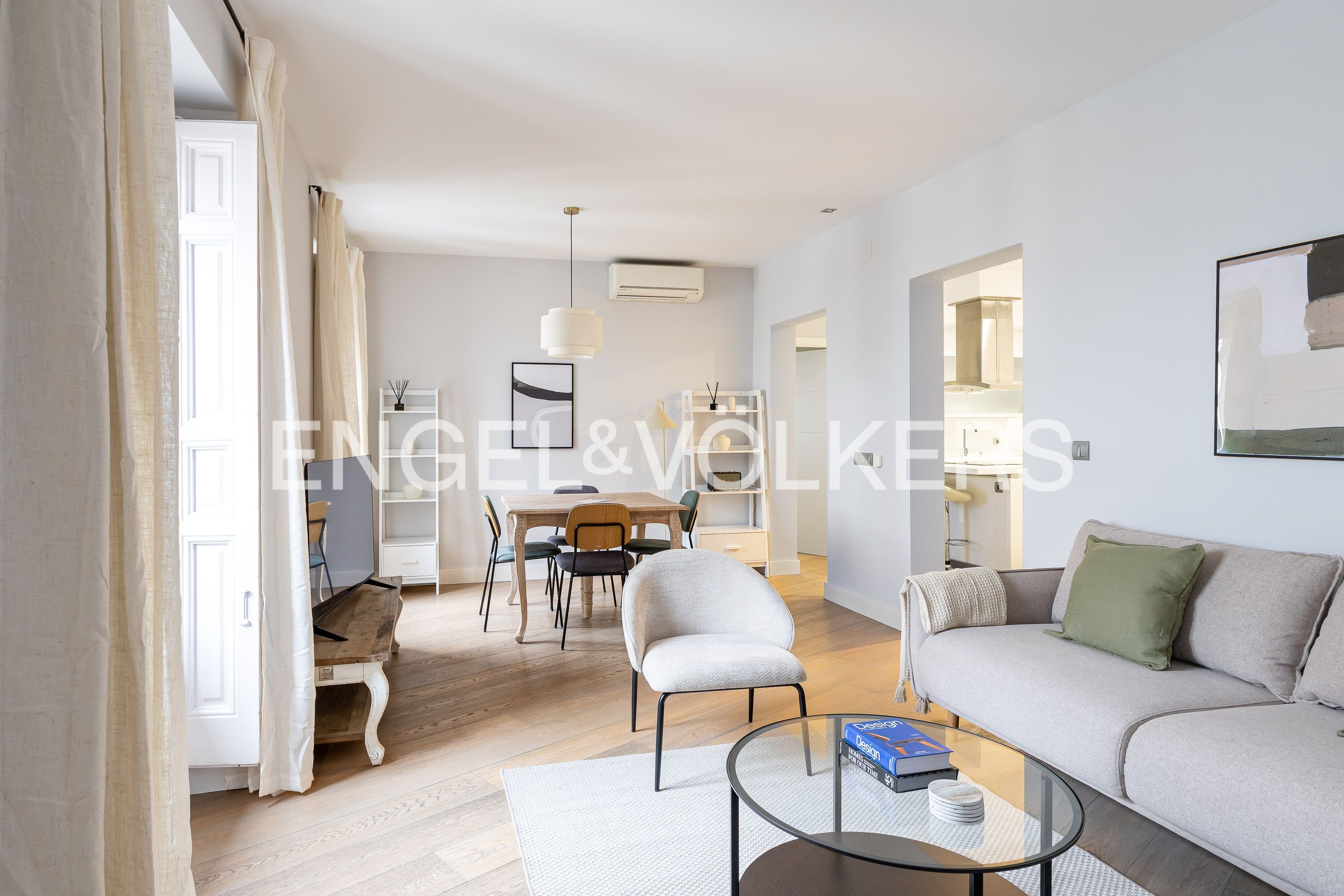 Living room of Flat for rent in  Madrid Capital  with Air Conditioner, Heating and Furnished