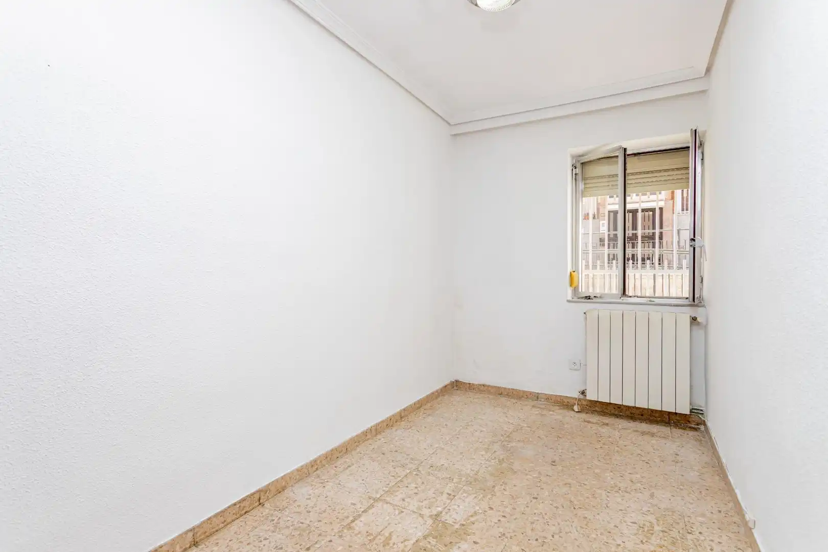 Habitación de Piso en venta en Madrid con Calefacción