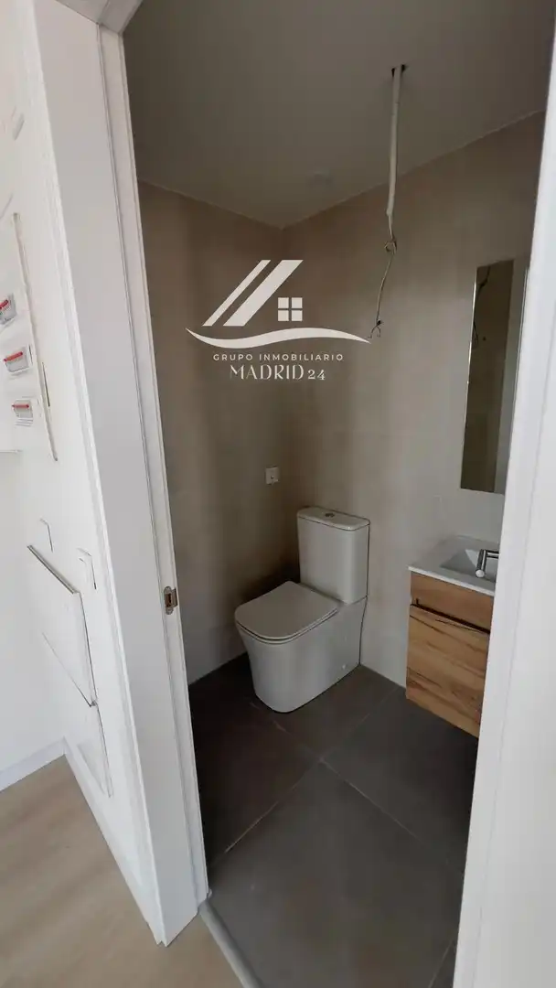 Baño de Piso en venta en Madrid con Aire acondicionado, Piscina y Piscina comunitaria