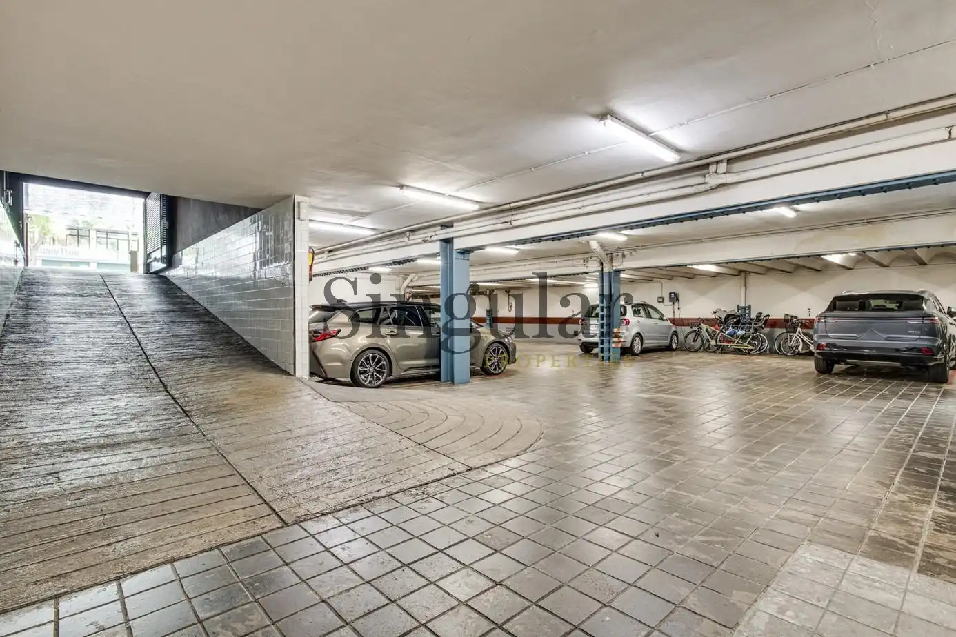 Parking de Ático en venta en Barcelona con Calefacción, Parquet y Terraza
