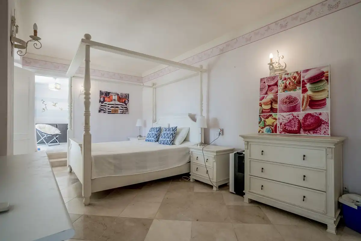 Dormitori de Casa o xalet en venda en Málaga amb Aire condicionat, Terrassa i Moblat