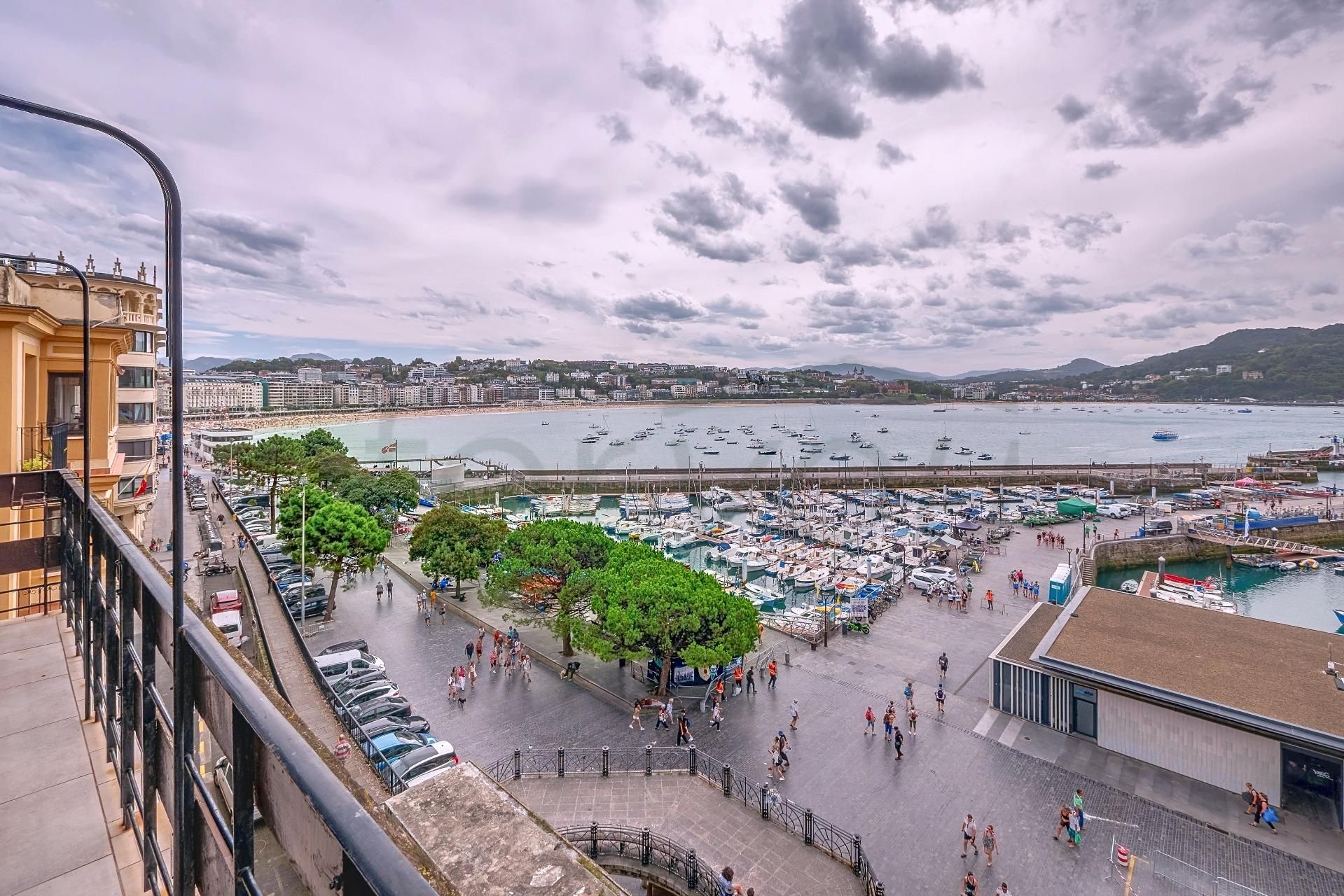 Aparcament de Àtic en venda en Donostia - San Sebastián  amb Calefacció, Terrassa i Traster