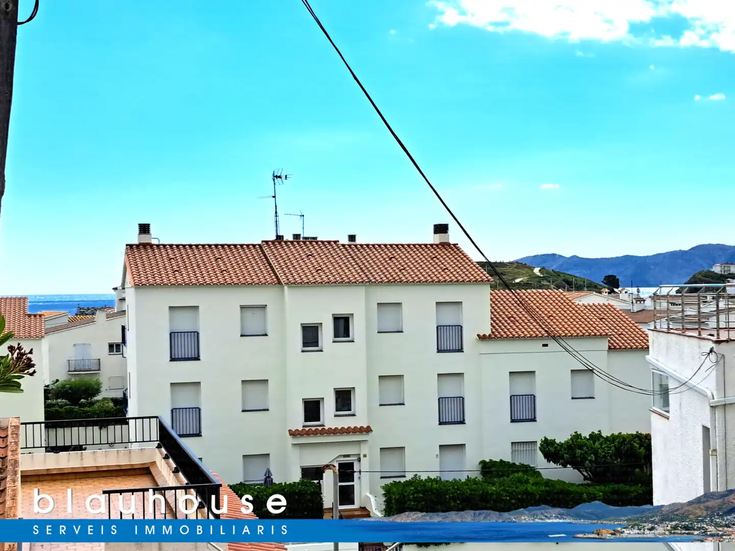 Vista exterior de Casa adosada en venda en Llançà amb Jardí privat, Parquet i Terrassa
