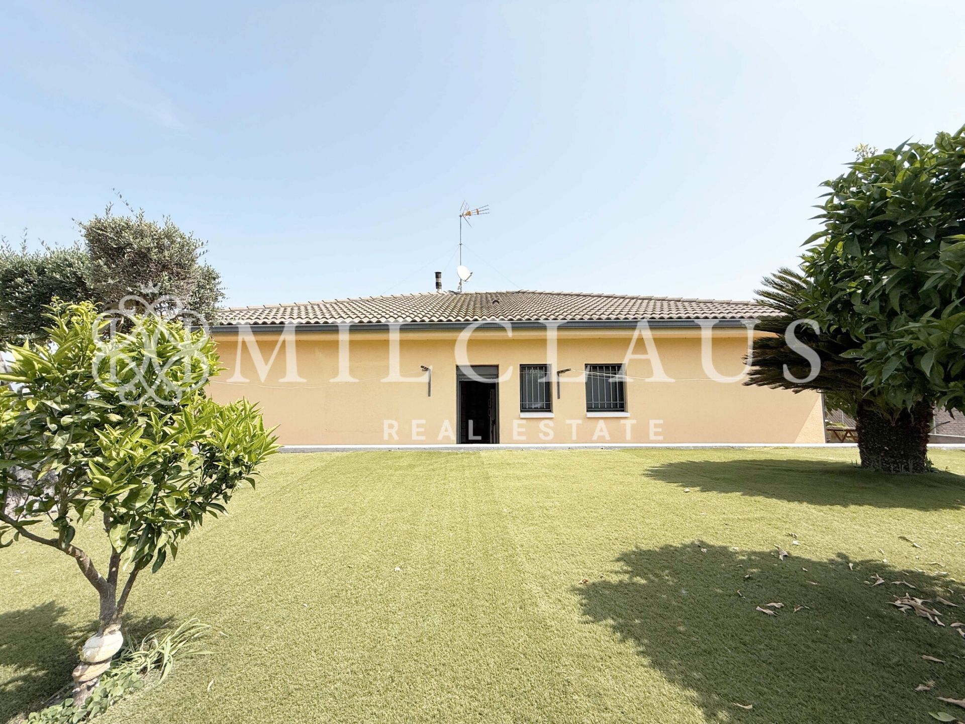 Vista exterior de Casa o xalet en venda en Terrassa amb Aire condicionat, Calefacció i Jardí privat