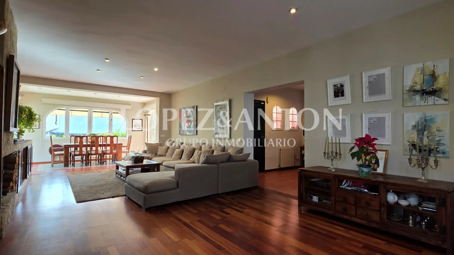 Sala de estar de Casa o chalet en venta en L'Eliana con Calefacción, Jardín privado y Parquet