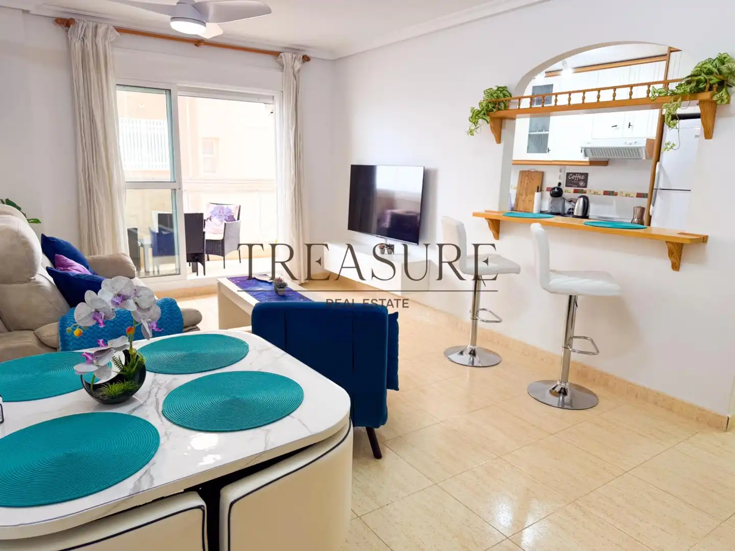 Sala d'estar de Apartament en venda en La Manga del Mar Menor amb Aire condicionat, Terrassa i Moblat