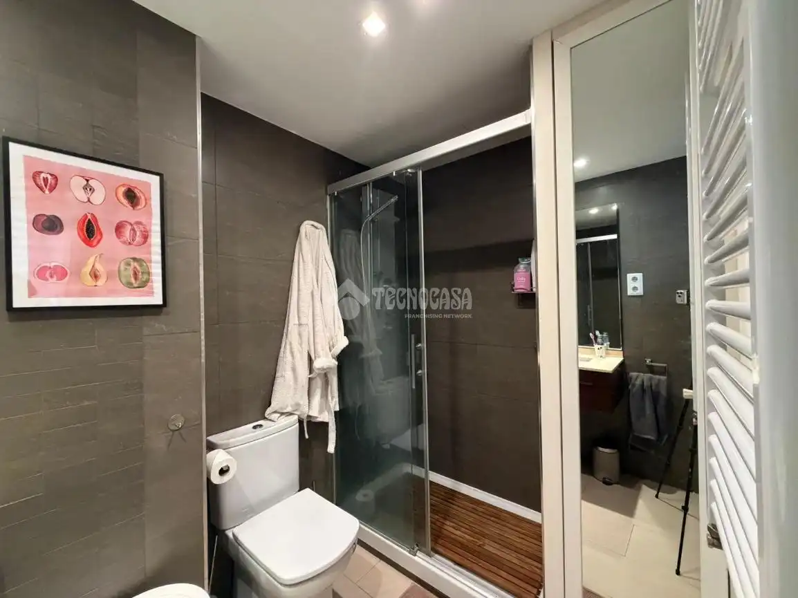 Baño de Piso de alquiler en Madrid con Aire acondicionado y Terraza
