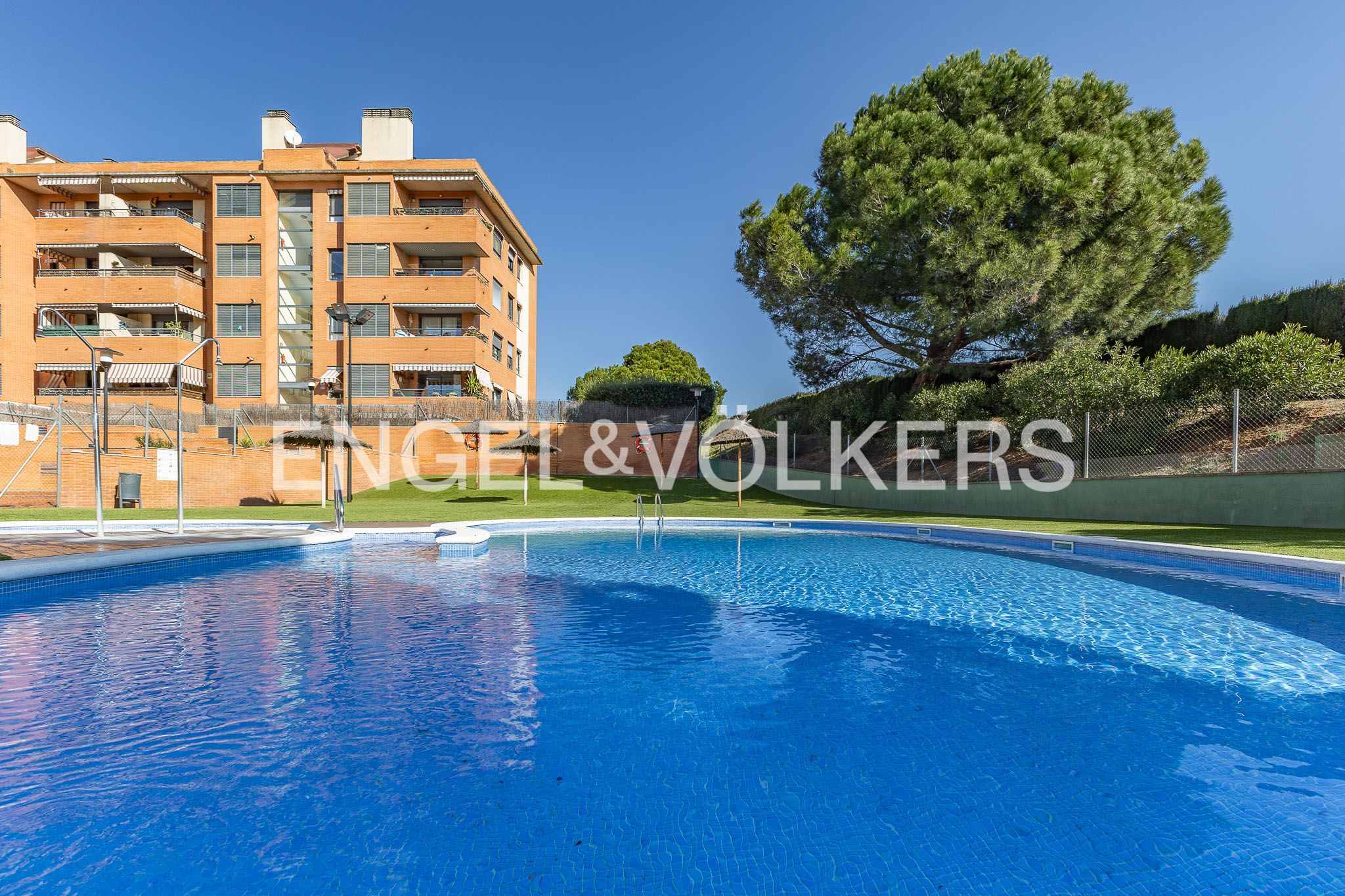 Schwimmbecken von Wohnung zum Verkauf in Sabadell mit Klimaanlage, Heizung und Parkett