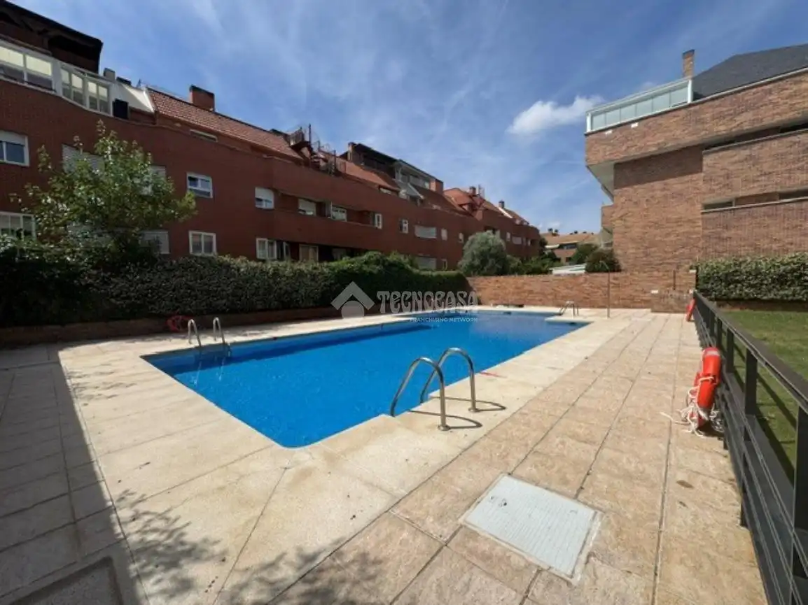 Piscina de Piso en venta en Las Rozas de Madrid con Aire acondicionado, Calefacción y Terraza