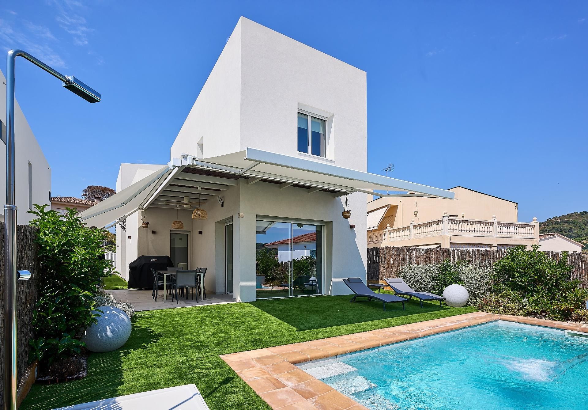 Piscina de Casa o xalet en venda en Pineda de Mar amb Jardí privat