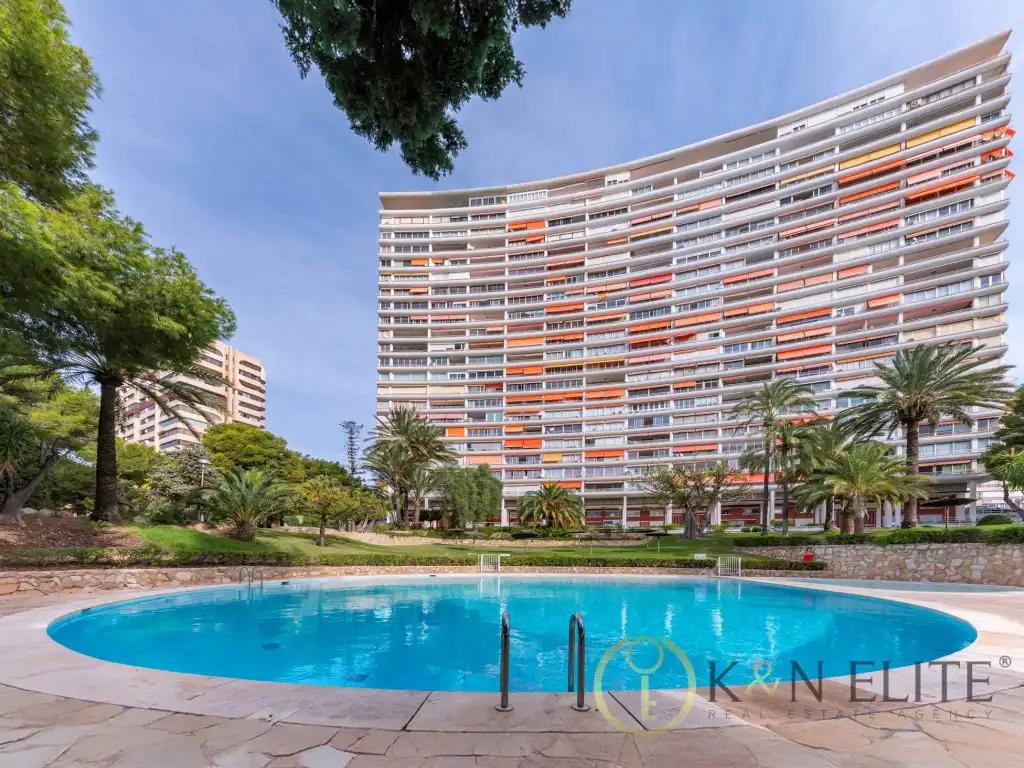 Vista exterior de Àtic en venda en Alicante / Alacant amb Jardí privat, Terrassa i Piscina
