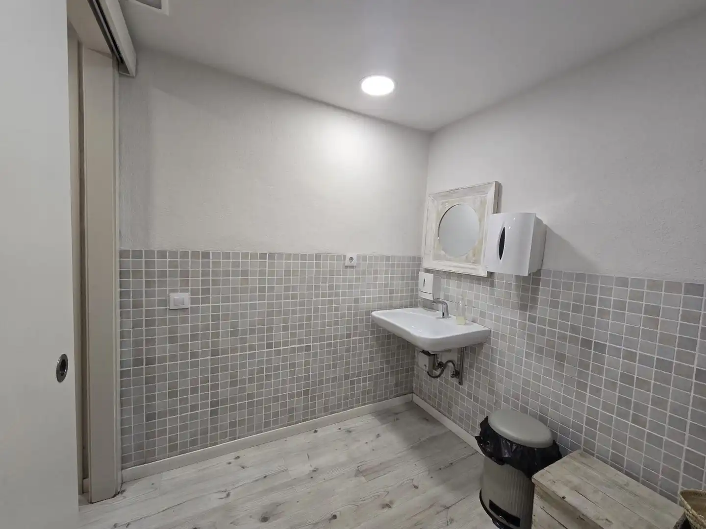 Business premises to rent in Eixample Nord, imagen 24