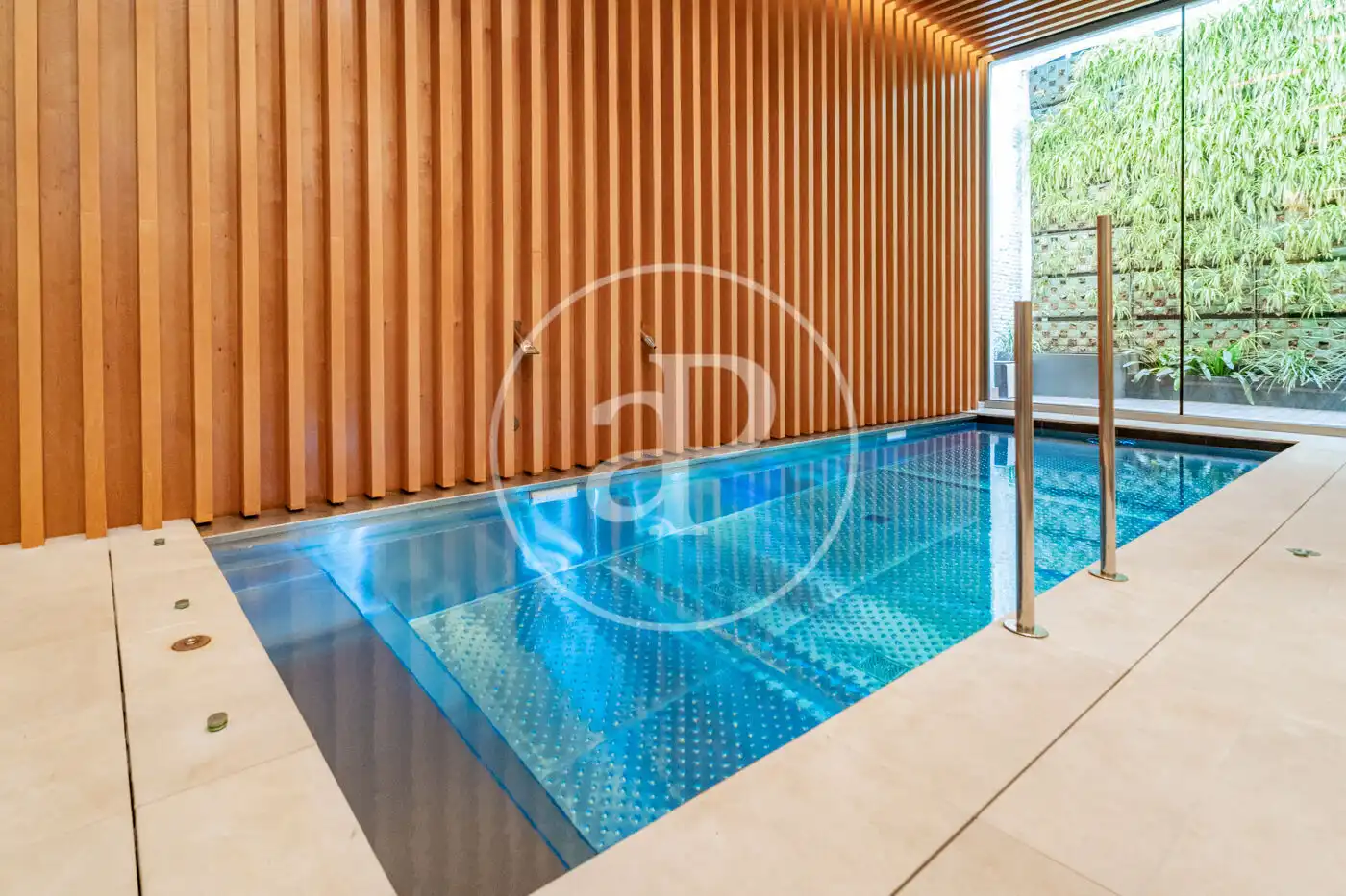 Piscina de Piso en venta en Madrid con Aire acondicionado, Calefacción y Jardín privado