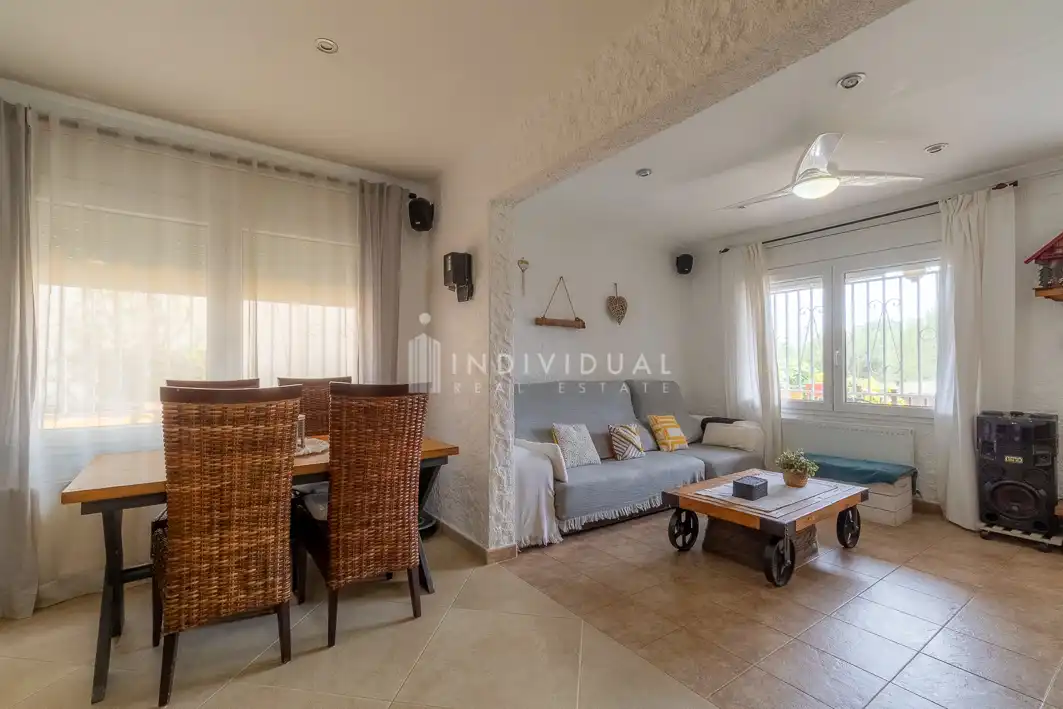 Sala d'estar de Casa o xalet en venda en Santa Eulàlia de Ronçana amb Aire condicionat, Calefacció i Jardí privat