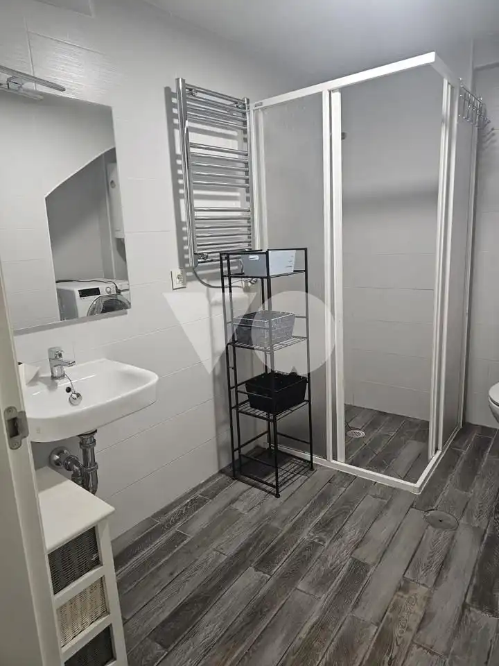Bany de Planta baixa en venda en Madrid amb Aire condicionat