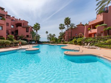 Apartment with pool for sale in Marbella Centro