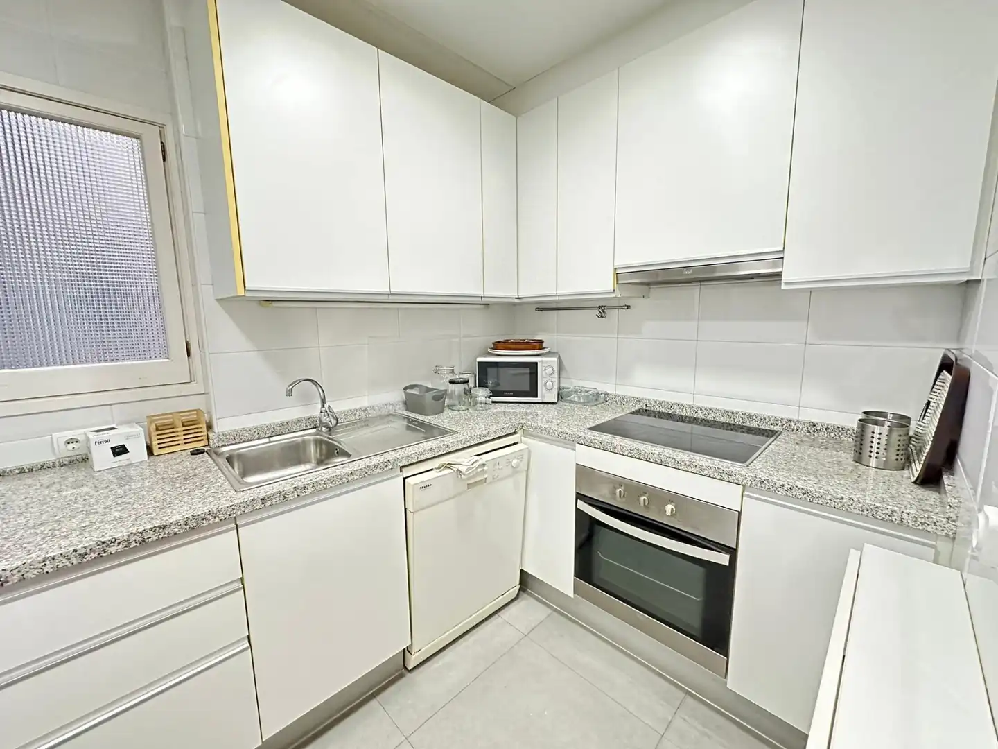 Wohnung zur Miete in Avenida FEDERICO SOTO, Ensanche - Diputación