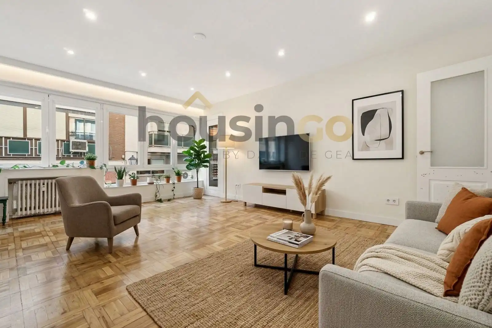Sala de estar de Piso en venta en  Madrid Capital con Calefacción, Parquet y Terraza