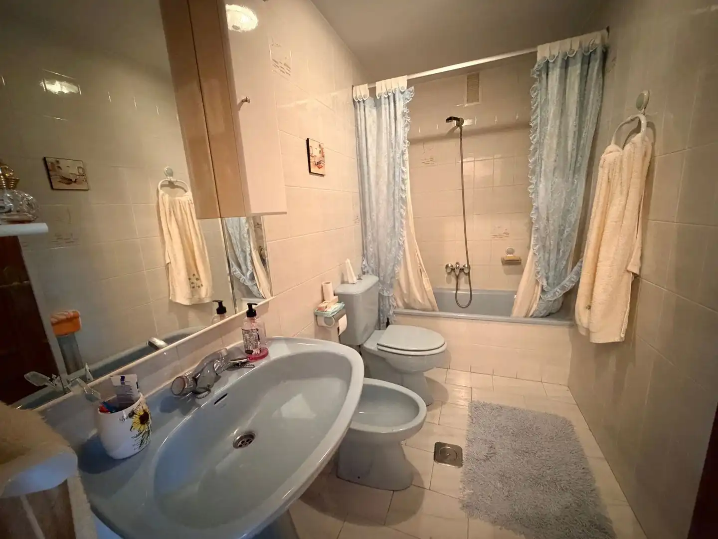 Bathroom of Flat for sale in Gijón   with Heating and Swimming Pool
