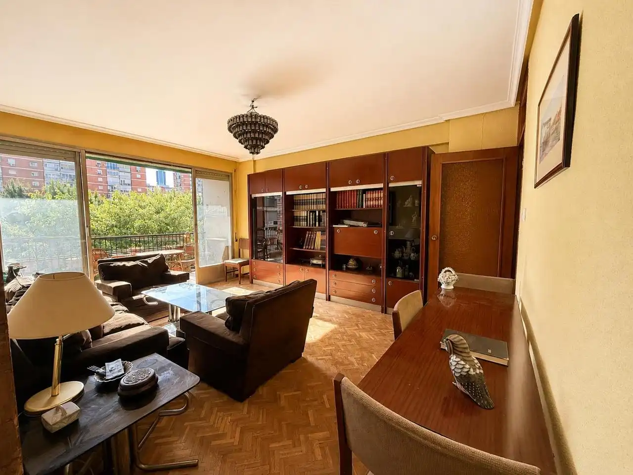 Sala d'estar de Pis en venda en Madrid amb Parquet i Terrassa