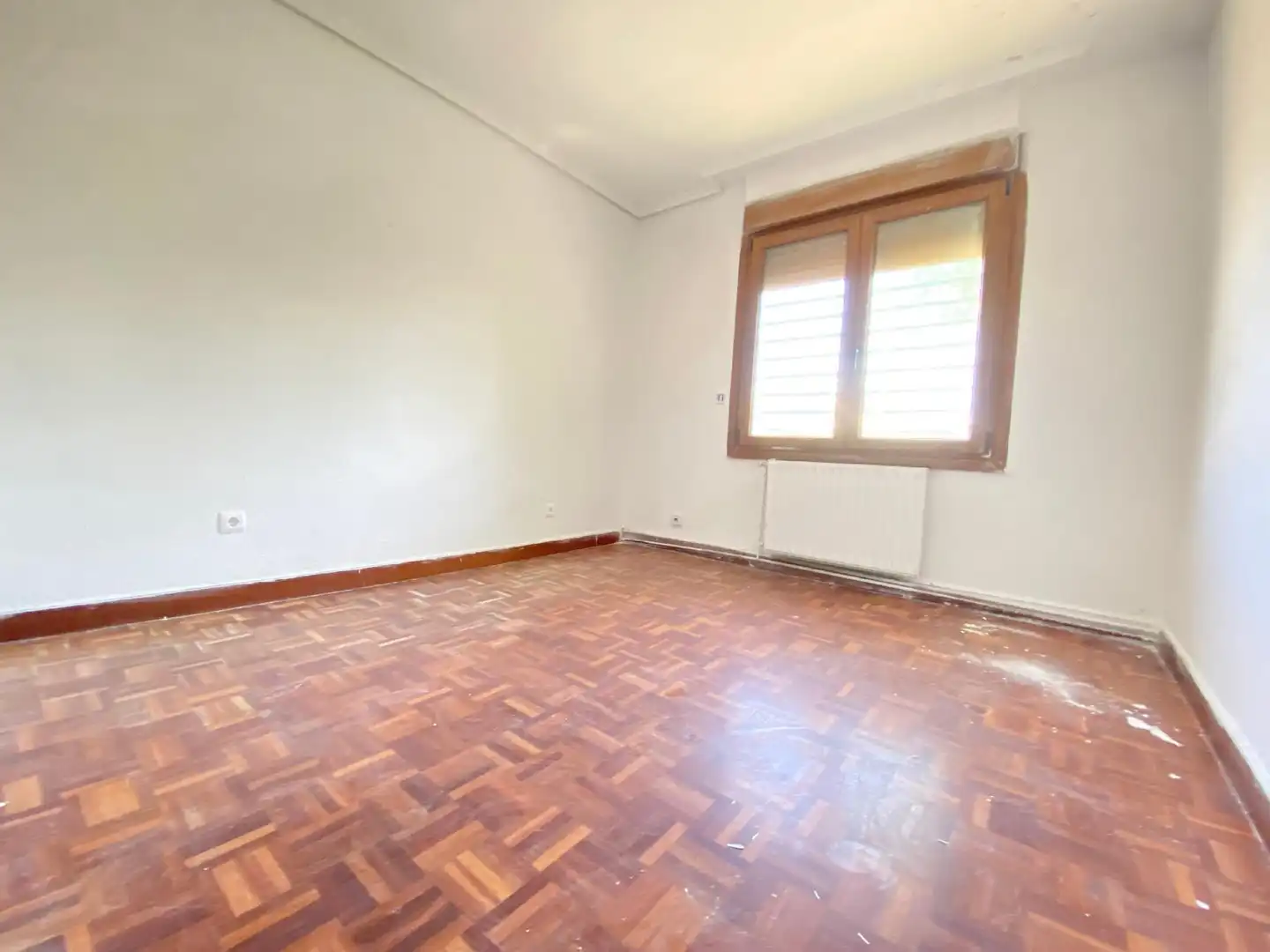 Dormitori de Casa o xalet en venda en Condado de Treviño amb Jardí privat, Terrassa i Traster
