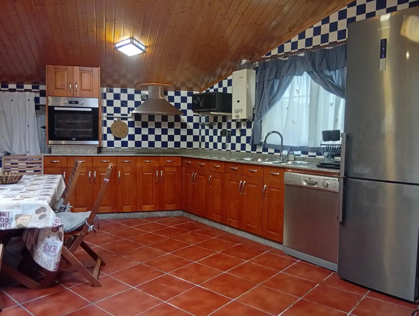 Cuina de Casa o xalet en venda en Cabanas amb Calefacció, Jardí privat i Traster
