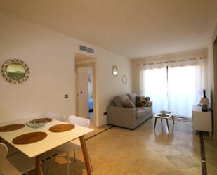 Sala d'estar de Apartament de lloguer en La Manga del Mar Menor amb Terrassa i Piscina comunitària