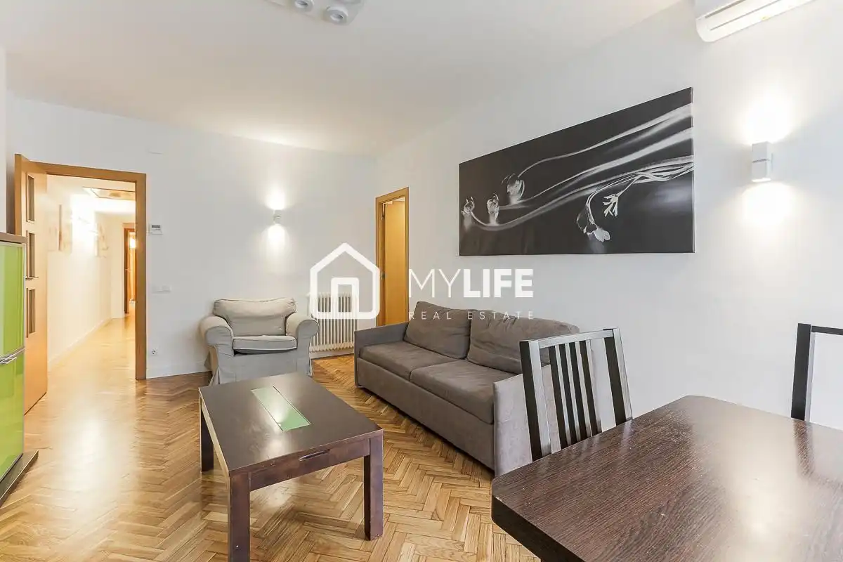 Sala d'estar de Apartament en venda en Barcelona amb Aire condicionat, Calefacció i Parquet