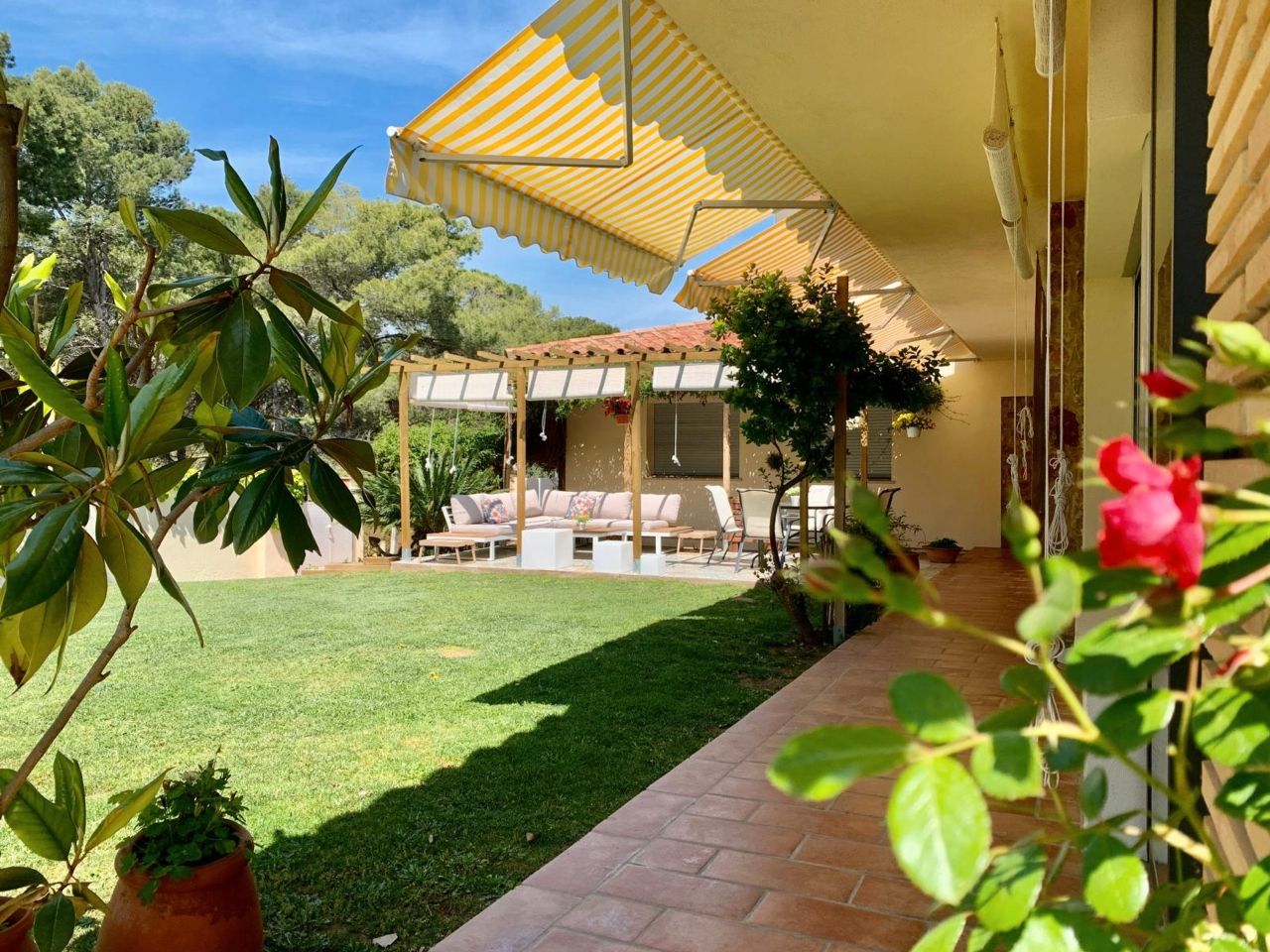 Jardí de Casa o xalet en venda en L'Escala amb Jardí privat, Terrassa i Traster
