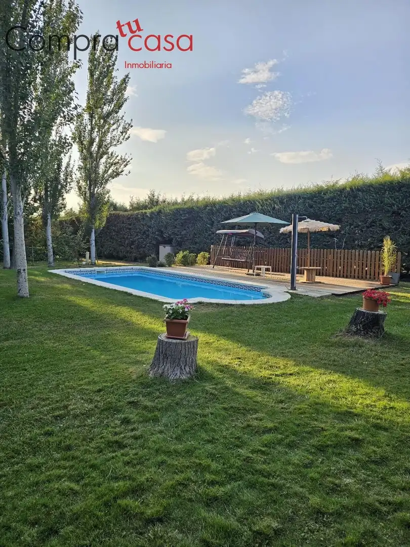Piscina de Casa o chalet en venta en Valverde del Majano con Calefacción, Jardín privado y Terraza