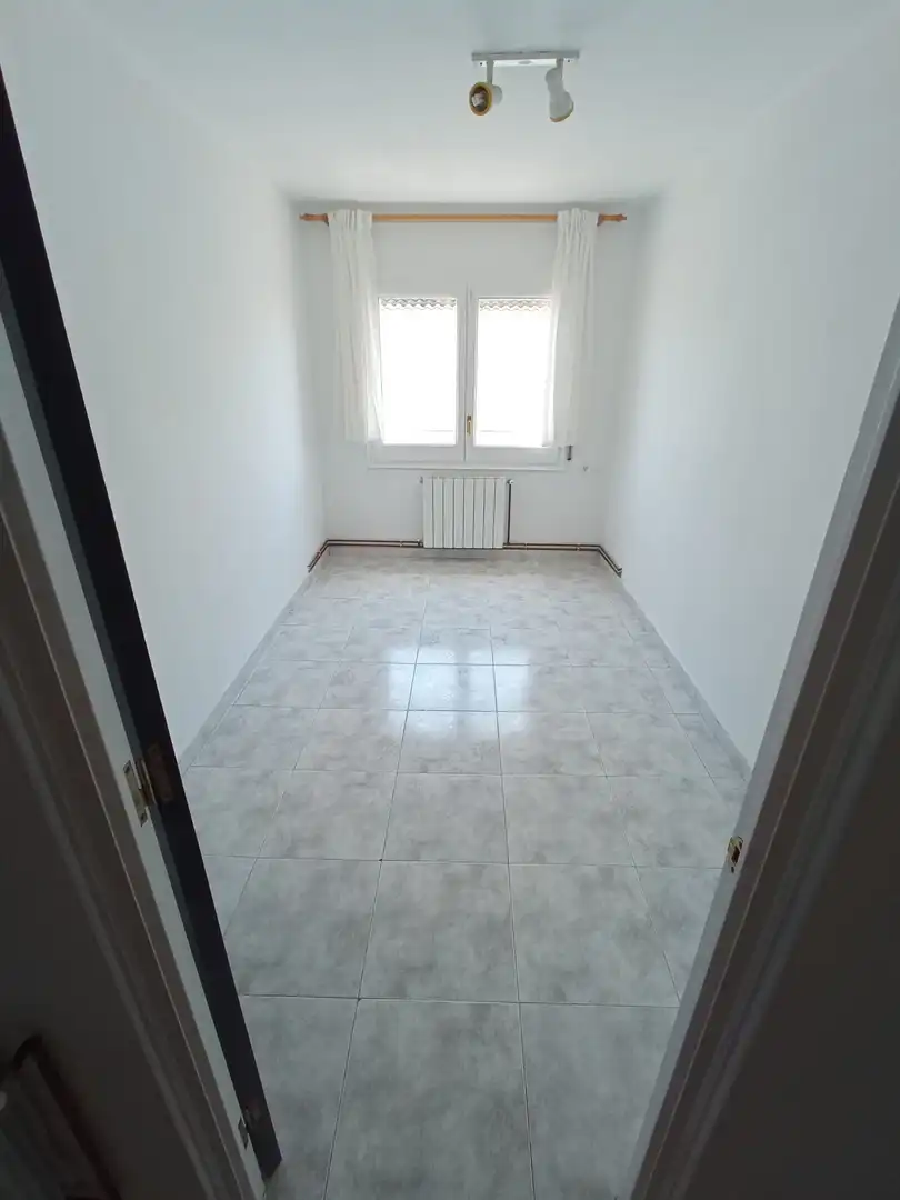 Habitación de Casa adosada en venta en Breda con Aire acondicionado, Calefacción y Jardín privado