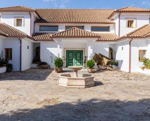 Vista exterior de Casa o xalet de lloguer en Las Rozas de Madrid amb Aire condicionat, Terrassa i Piscina