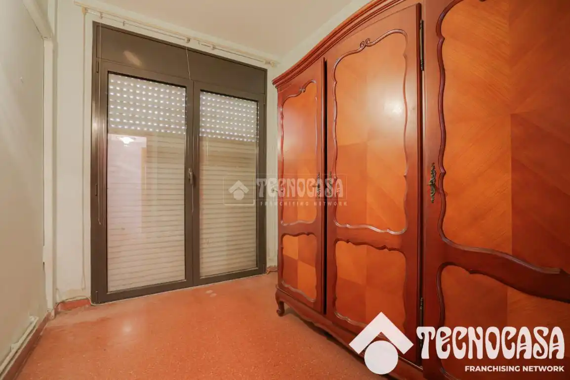 Habitación de Piso en venta en Santa Coloma de Gramenet con Calefacción y Terraza