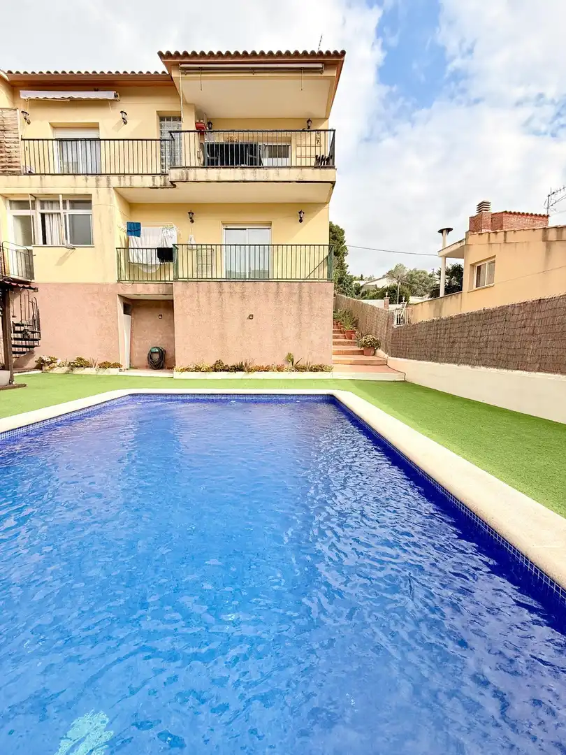 Piscina de Casa adosada en venta en Calafell con Calefacción, Jardín privado y Terraza