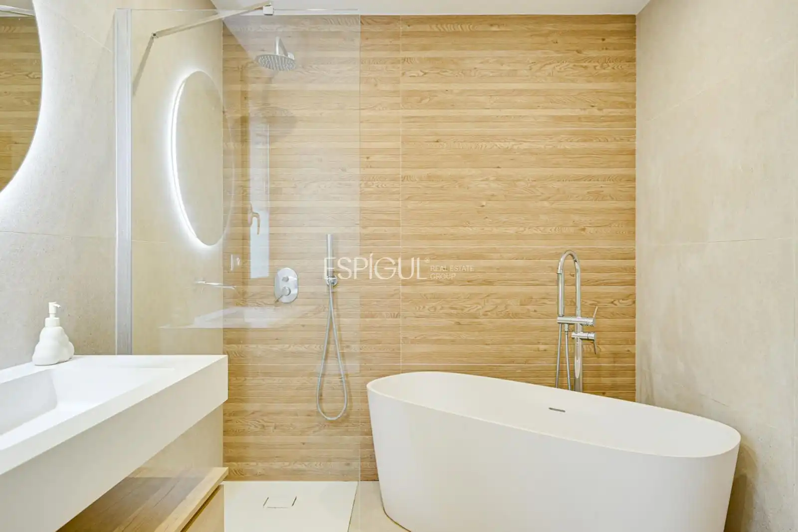 Bathroom of Houses for sale in Mataró  with Air Conditioner, Private garden and Terrace