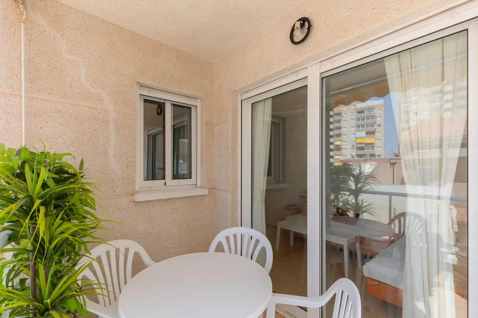 Terraza de Apartamento en venta en Torrevieja con Piscina, Amueblado y Microondas