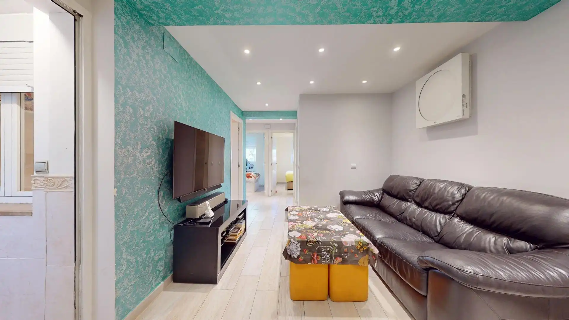 Living room of Flat for sale in  Madrid Capital  with Air Conditioner and Heating