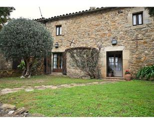 Vista exterior de Finca rústica de lloguer en Vilopriu amb Calefacció, Jardí privat i Piscina